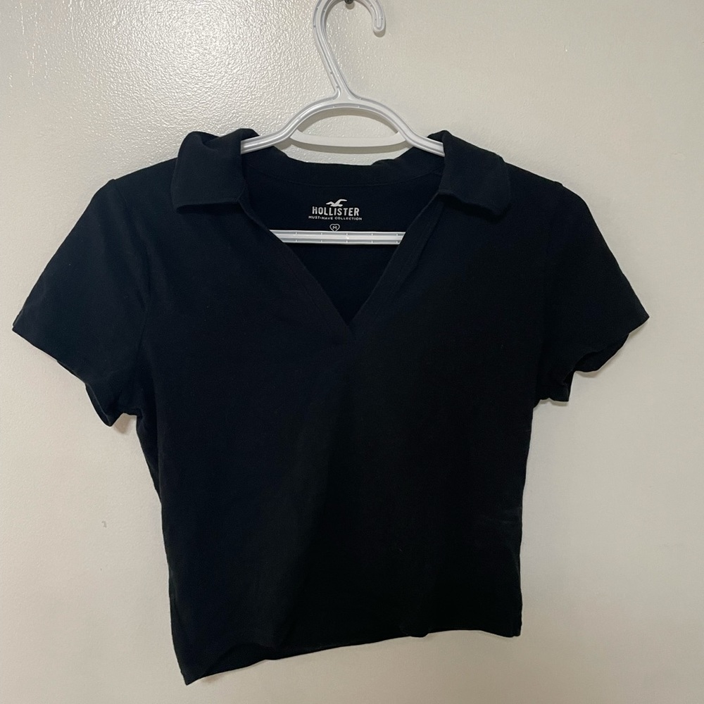 Cute cropped hollister shirt